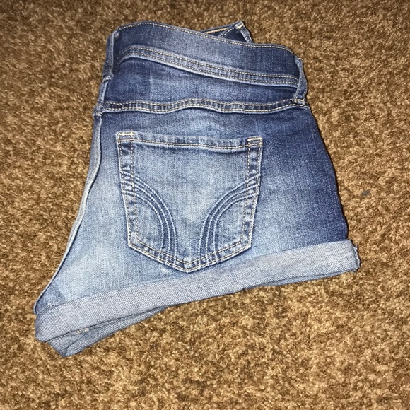 Hollister Shorts - Picture 1 of 2